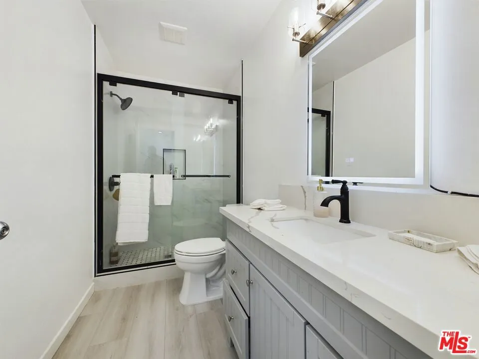 4551 Kester Avenue 1, Sherman Oaks, California 91403 home-pic-6